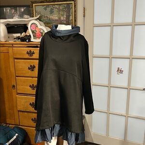 Elegant Black and Blue Long Sleeve Dress